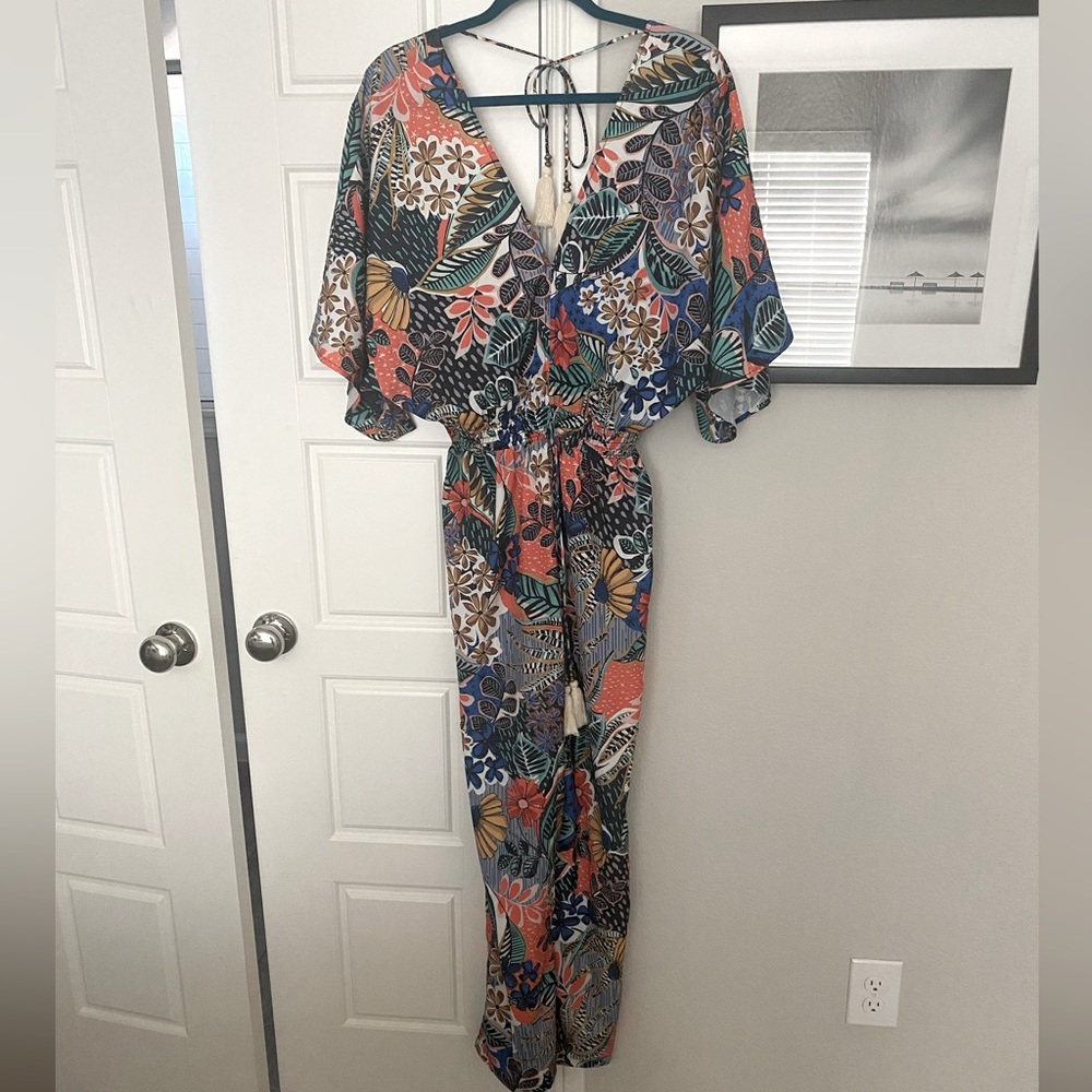 Full length jumpsuit w/open back NWT …SO cute on!